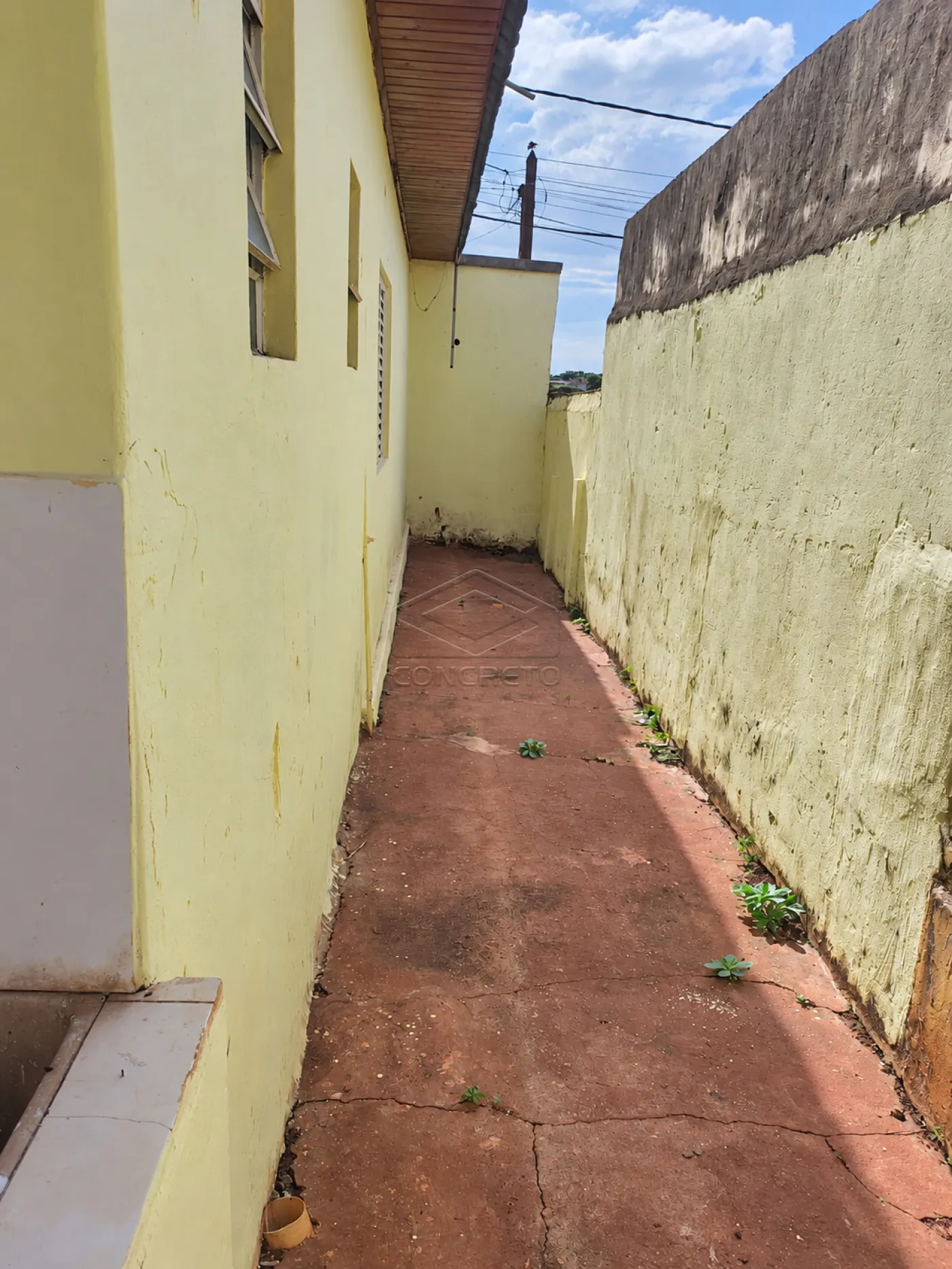 Alugar Casa / Padr&atilde;o em Len&ccedil;&oacute;is Paulista R$ 1.800,00 - Foto 2