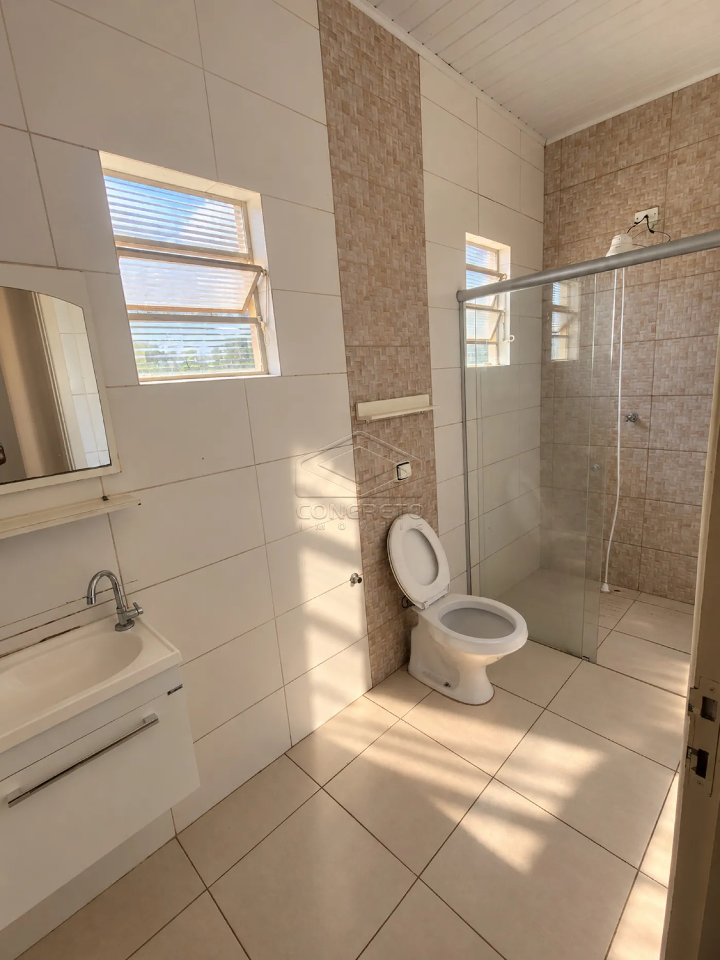 Alugar Casa / Padr&atilde;o em Len&ccedil;&oacute;is Paulista R$ 1.800,00 - Foto 3