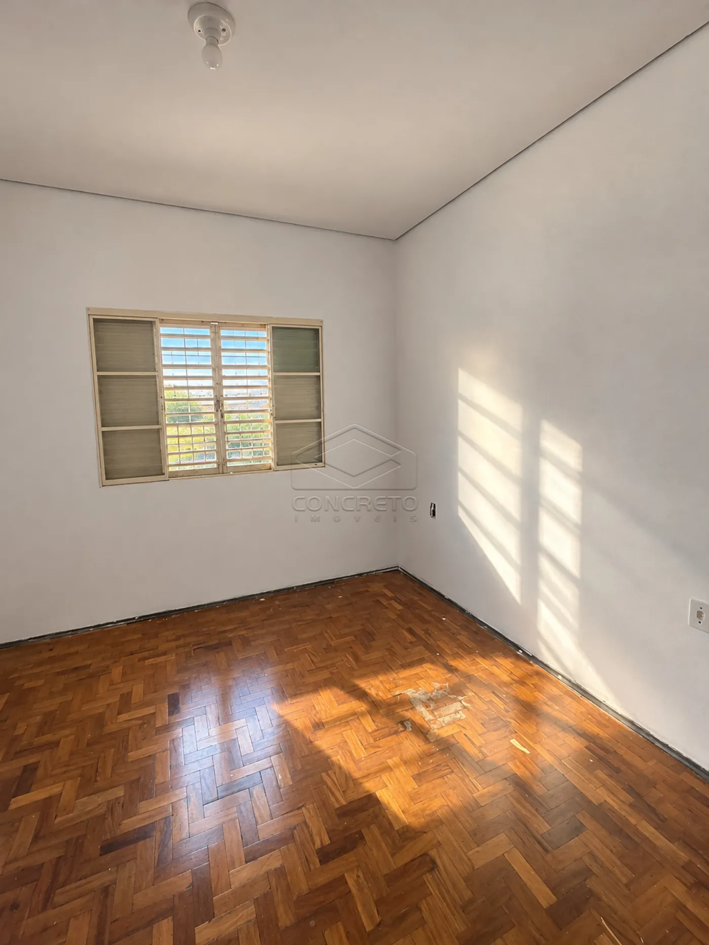 Alugar Casa / Padr&atilde;o em Len&ccedil;&oacute;is Paulista R$ 1.800,00 - Foto 4