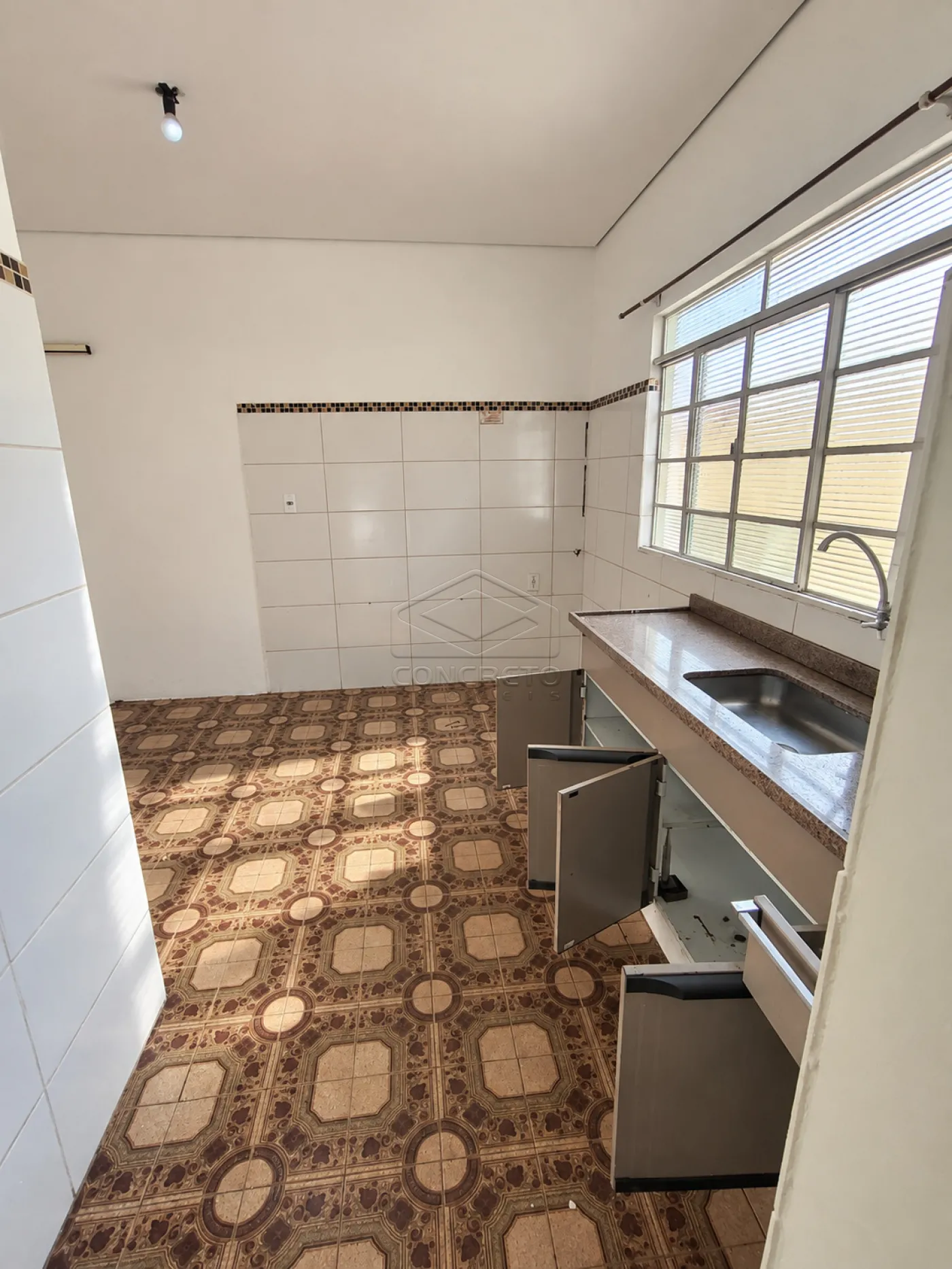 Alugar Casa / Padr&atilde;o em Len&ccedil;&oacute;is Paulista R$ 1.800,00 - Foto 5