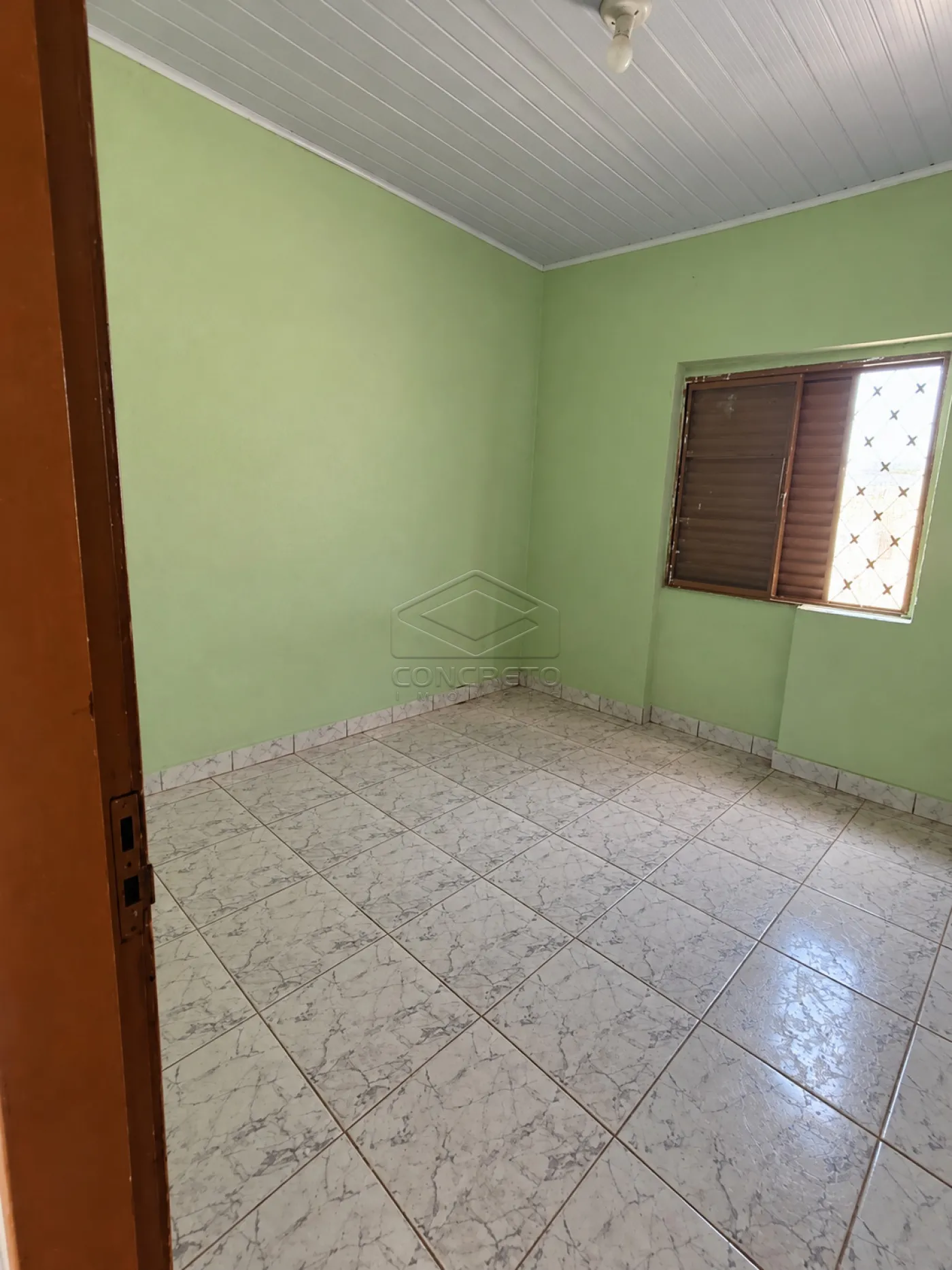 Alugar Casa / Padr&atilde;o em Len&ccedil;&oacute;is Paulista R$ 1.500,00 - Foto 4