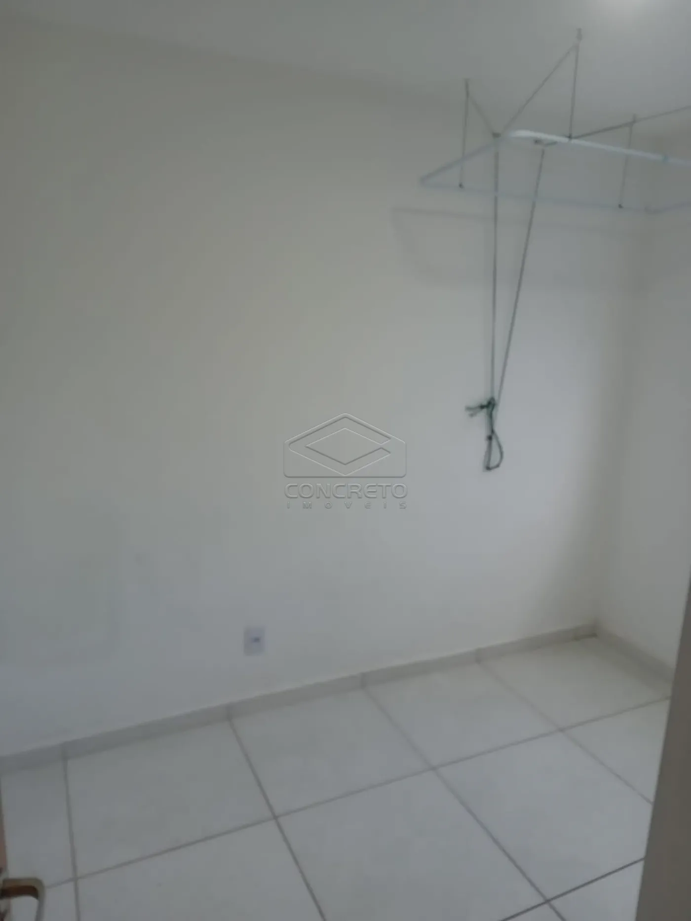 Comprar Apartamento / Padr&atilde;o em Botucatu R$ 205.000,00 - Foto 3