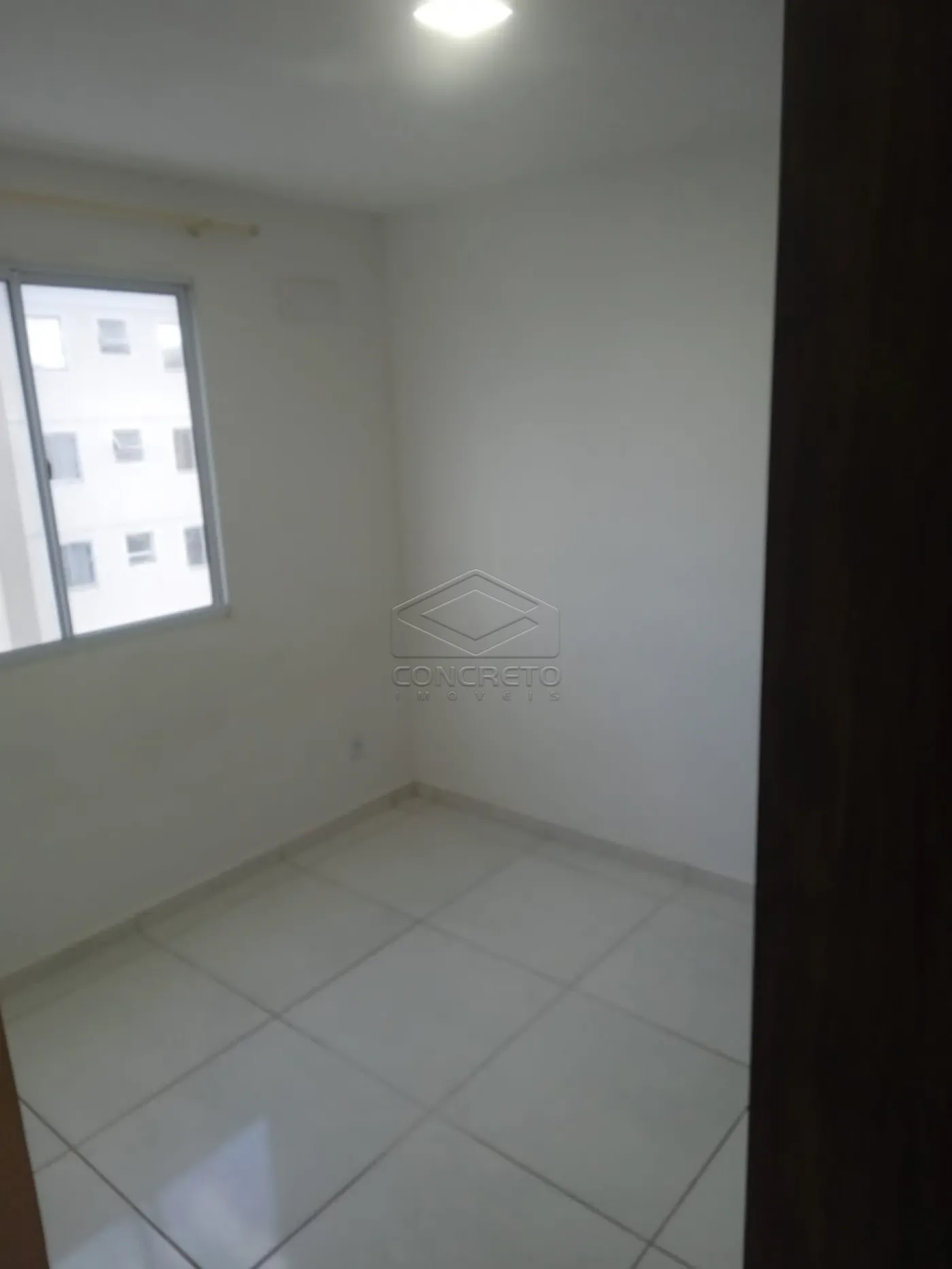 Comprar Apartamento / Padr&atilde;o em Botucatu R$ 205.000,00 - Foto 4