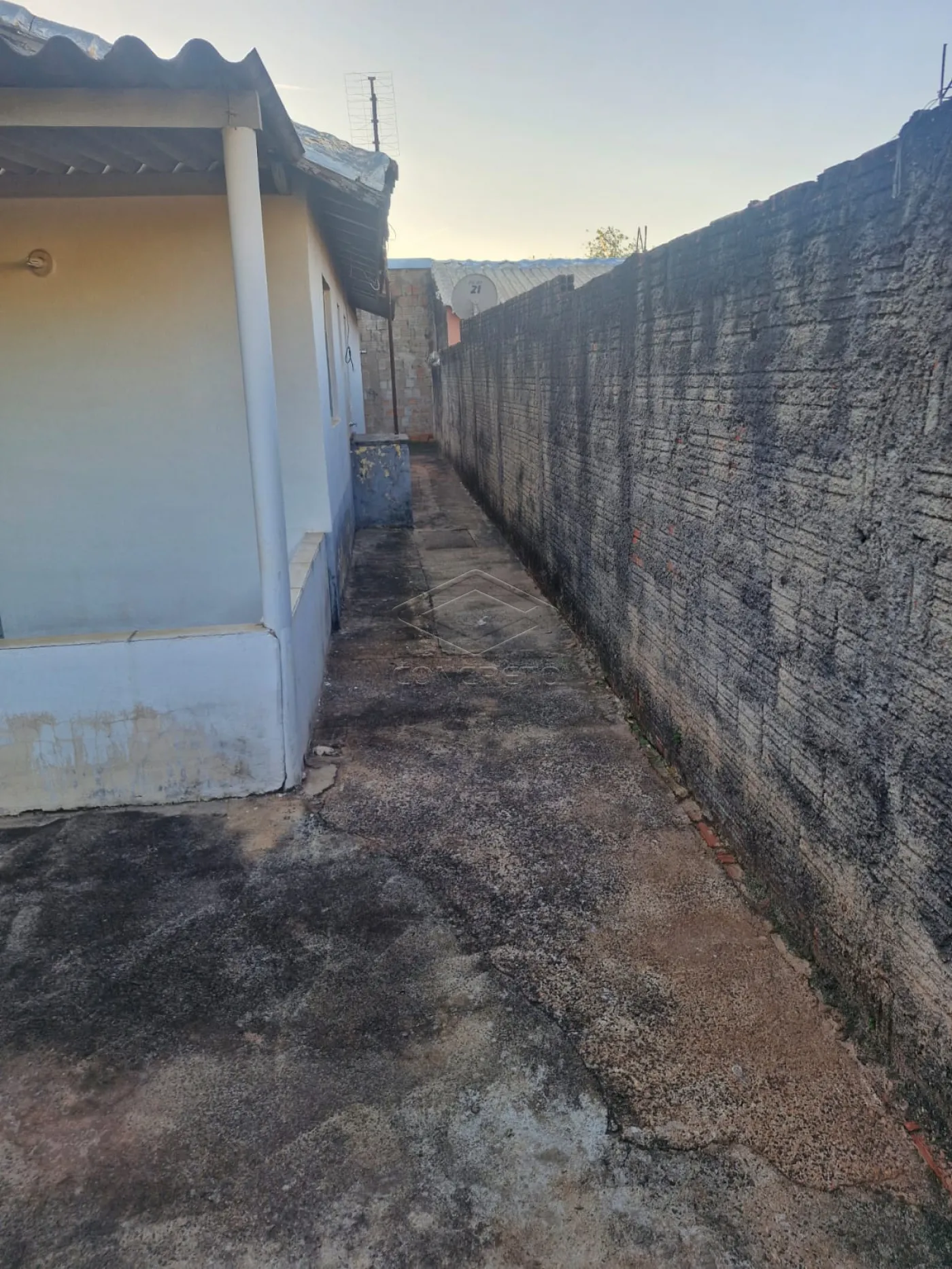 Alugar Casa / Resid&ecirc;ncia em Len&ccedil;&oacute;is Paulista R$ 1.500,00 - Foto 3