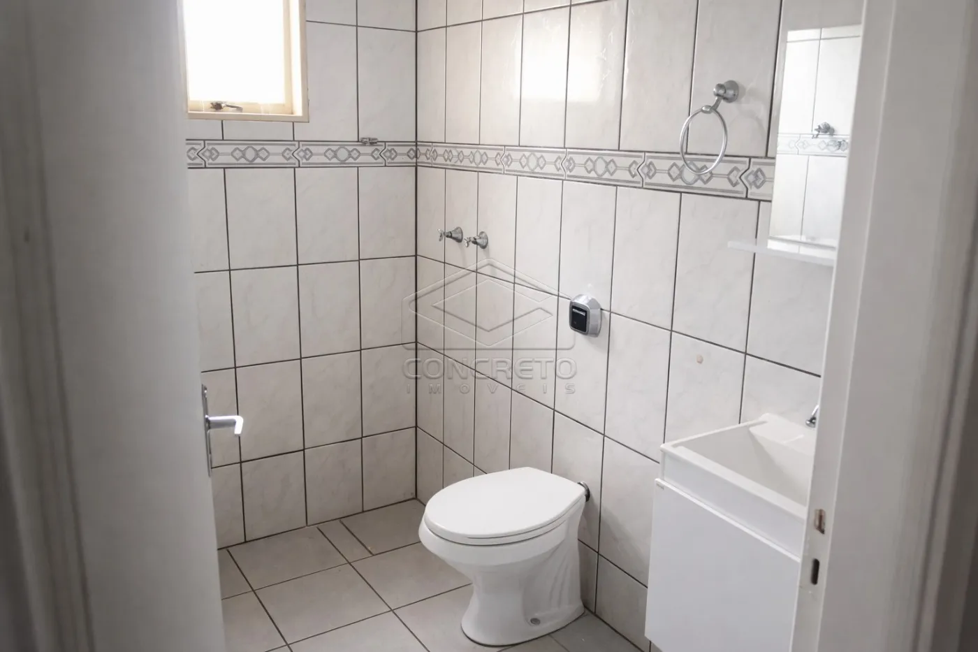 Alugar Casa / Padr&atilde;o em Len&ccedil;&oacute;is Paulista R$ 850,00 - Foto 5