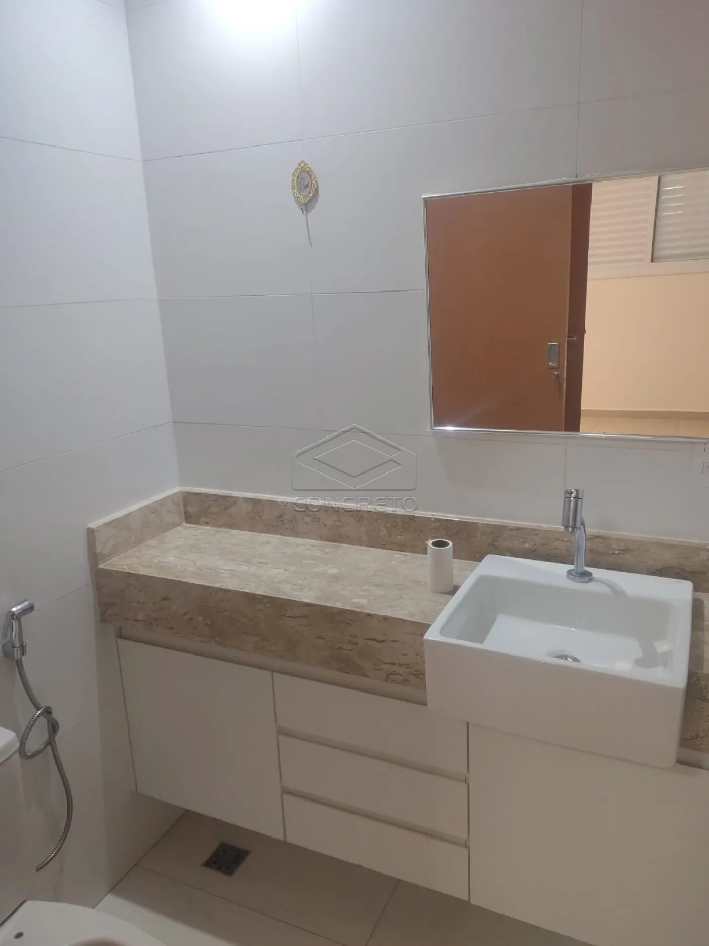 Alugar Apartamento / Padr&atilde;o em Len&ccedil;&oacute;is Paulista R$ 2.250,00 - Foto 2