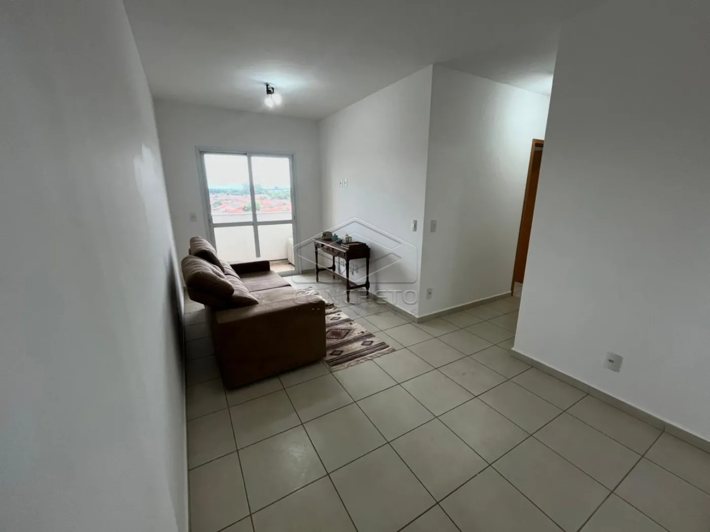 Alugar Apartamento / Padr&atilde;o em Len&ccedil;&oacute;is Paulista R$ 2.200,00 - Foto 2