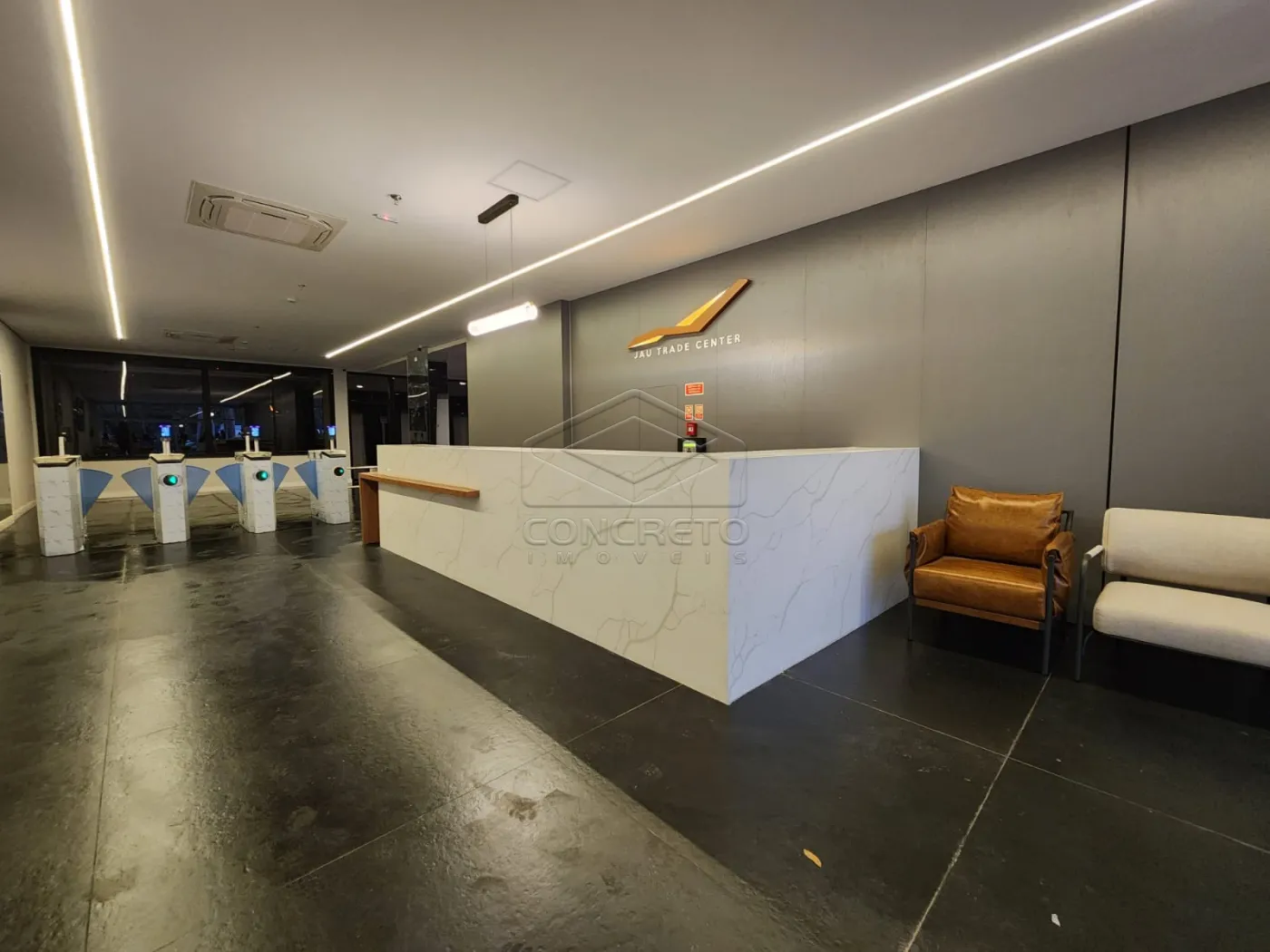 Alugar Comercial / Sala em Ja&uacute; R$ 2.400,00 - Foto 2