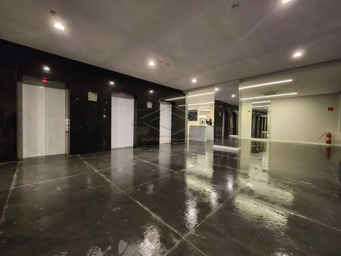 Alugar Comercial / Sala em Ja&uacute; R$ 2.400,00 - Foto 3