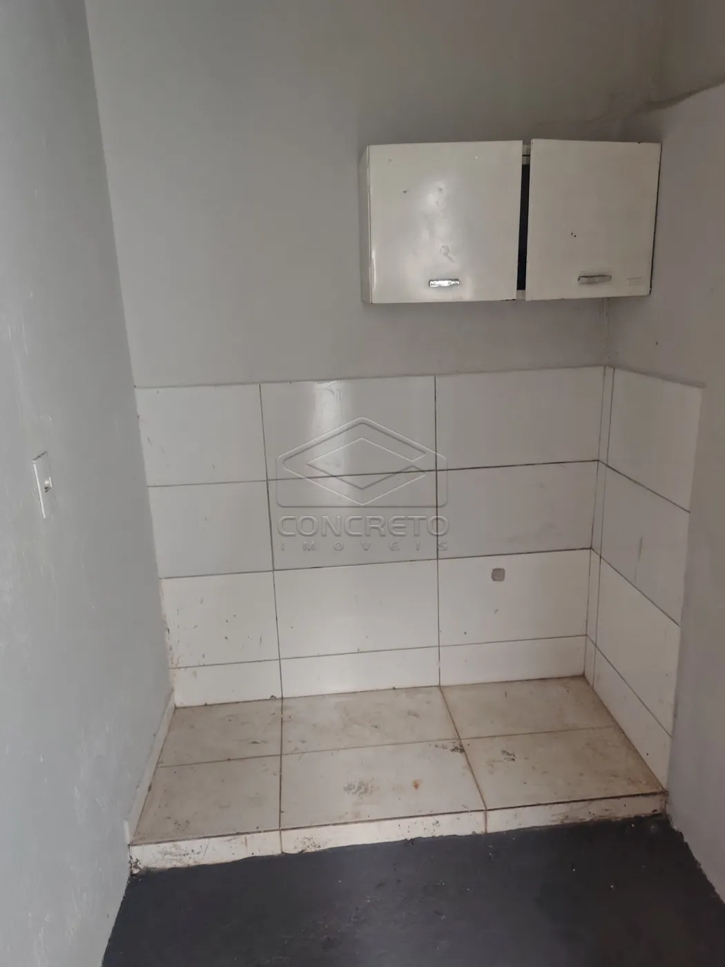 Alugar Casa / Padr&atilde;o em Len&ccedil;&oacute;is Paulista R$ 2.000,00 - Foto 1