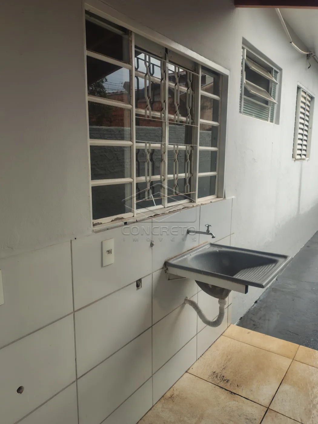 Alugar Casa / Padr&atilde;o em Len&ccedil;&oacute;is Paulista R$ 2.000,00 - Foto 3