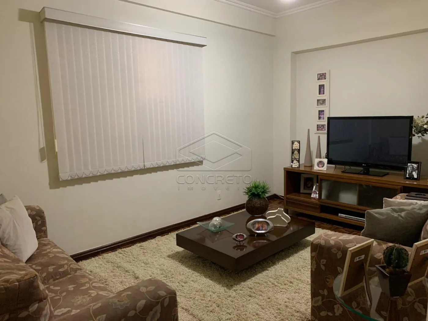 Alugar Apartamento / Padr&atilde;o em Len&ccedil;&oacute;is Paulista R$ 1.700,00 - Foto 1