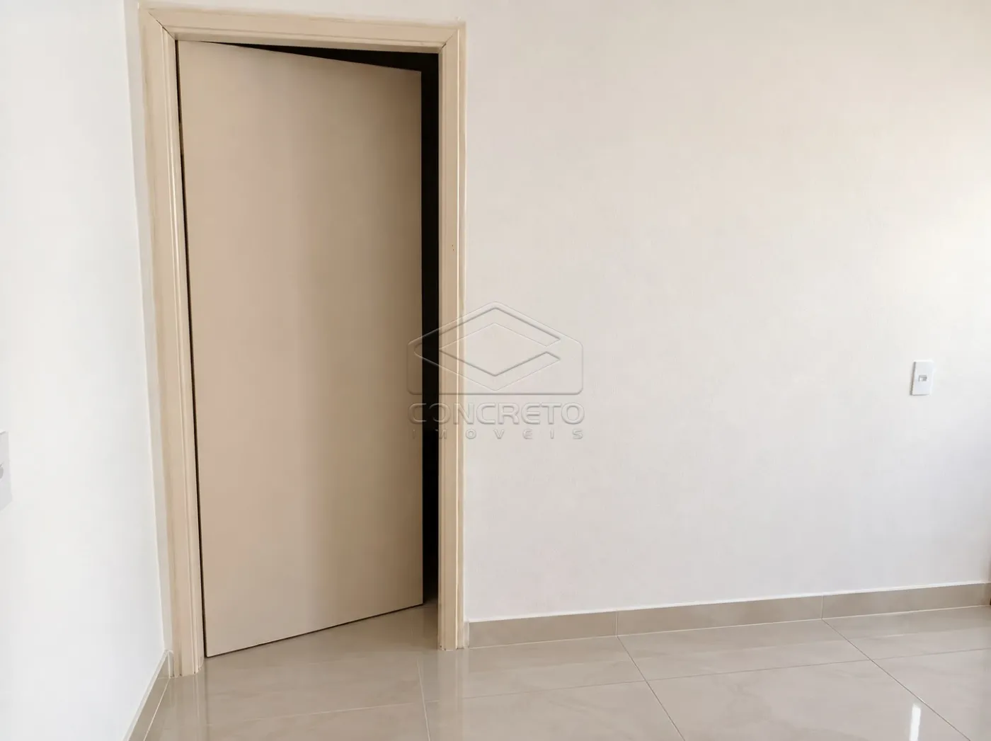 Alugar Casa / Padr&atilde;o em Len&ccedil;&oacute;is Paulista R$ 3.000,00 - Foto 3