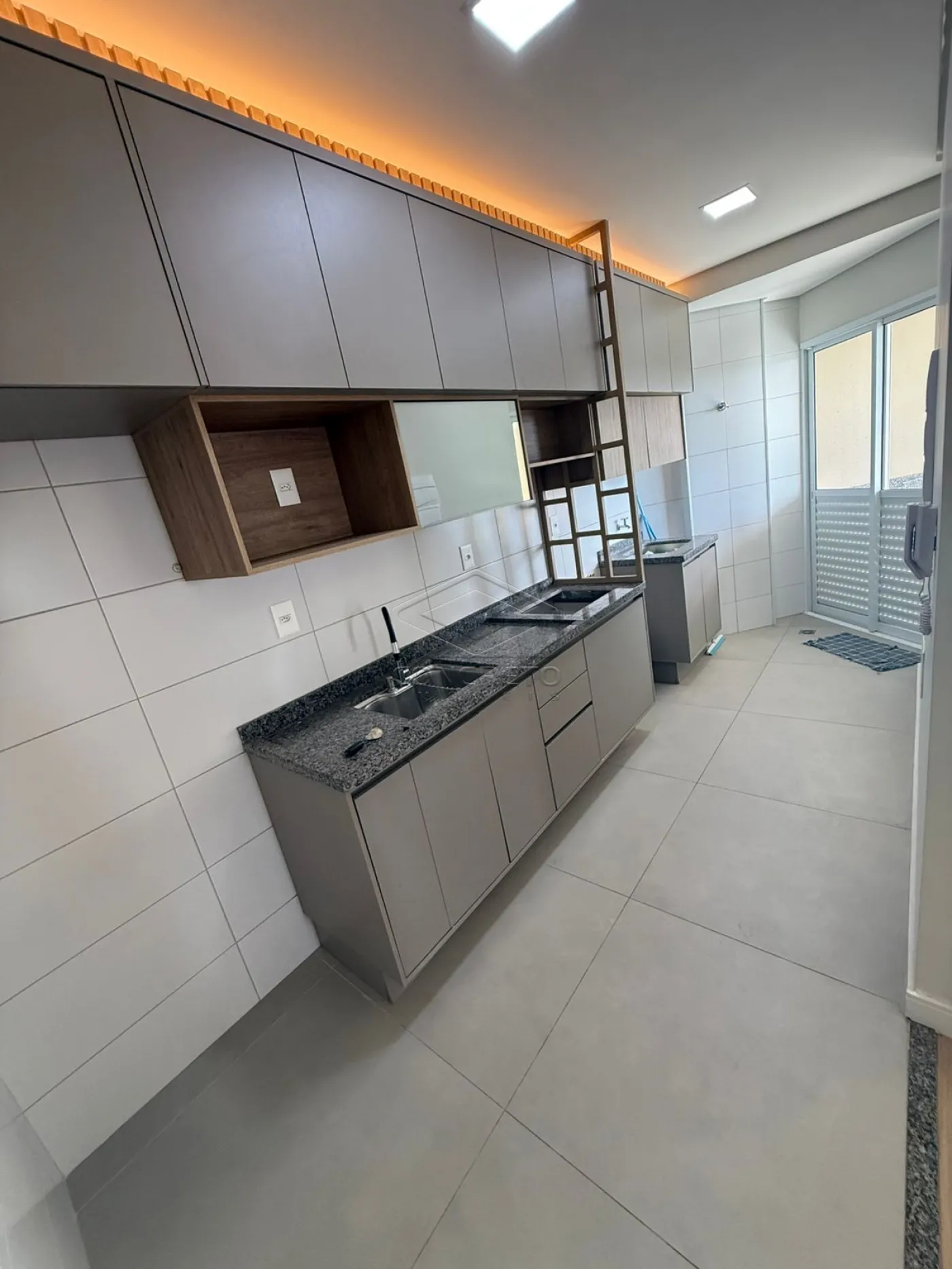 Alugar Apartamento / Padr&atilde;o em Len&ccedil;&oacute;is Paulista R$ 4.000,00 - Foto 1