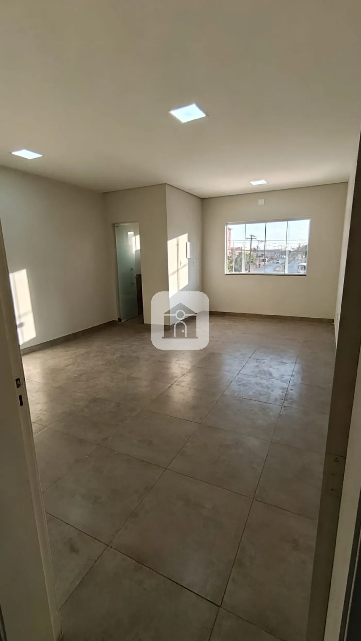 Alugar Comercial / Loja em Uberl&acirc;ndia R$ 1.200,00 - Foto 5