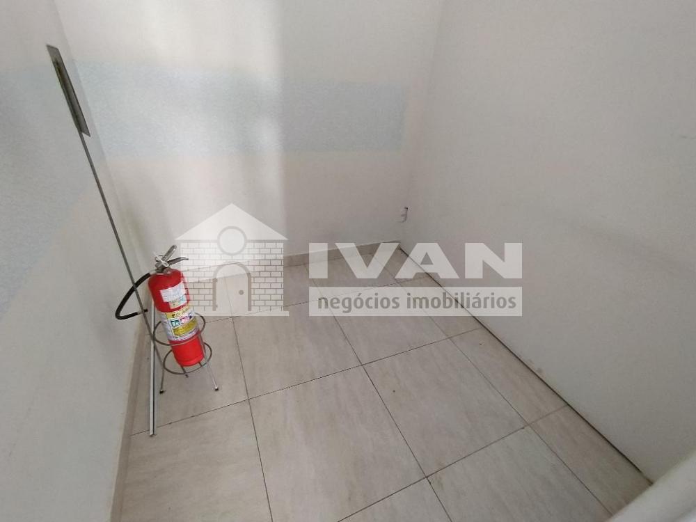 Alugar Comercial / Loja em Uberl&acirc;ndia R$ 1.875,00 - Foto 5