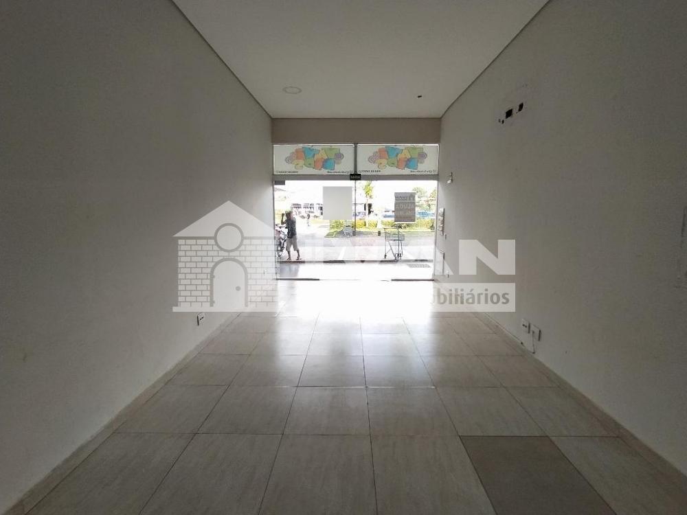 Alugar Comercial / Loja em Uberl&acirc;ndia R$ 1.875,00 - Foto 4