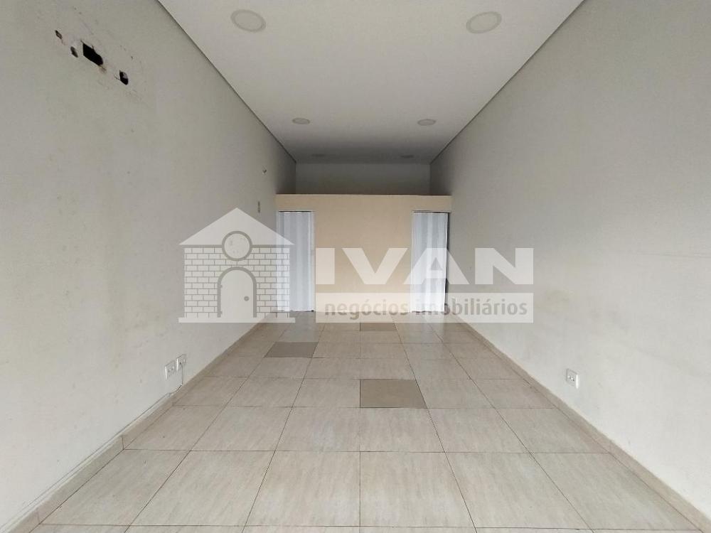 Alugar Comercial / Loja em Uberl&acirc;ndia R$ 1.875,00 - Foto 3