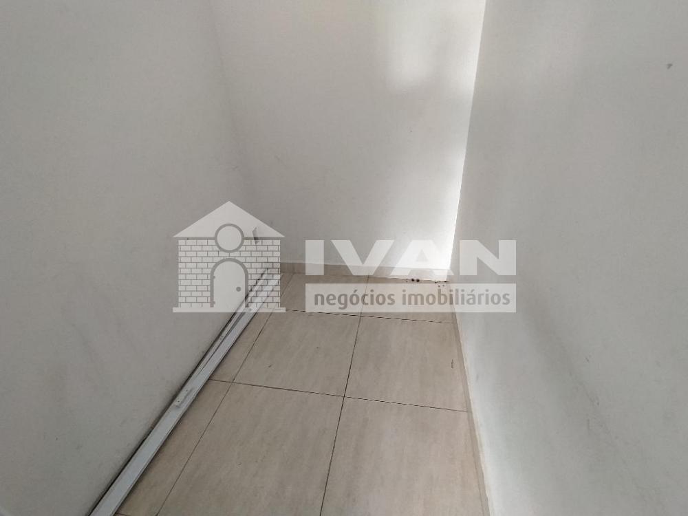 Alugar Comercial / Loja em Uberl&acirc;ndia R$ 1.875,00 - Foto 2