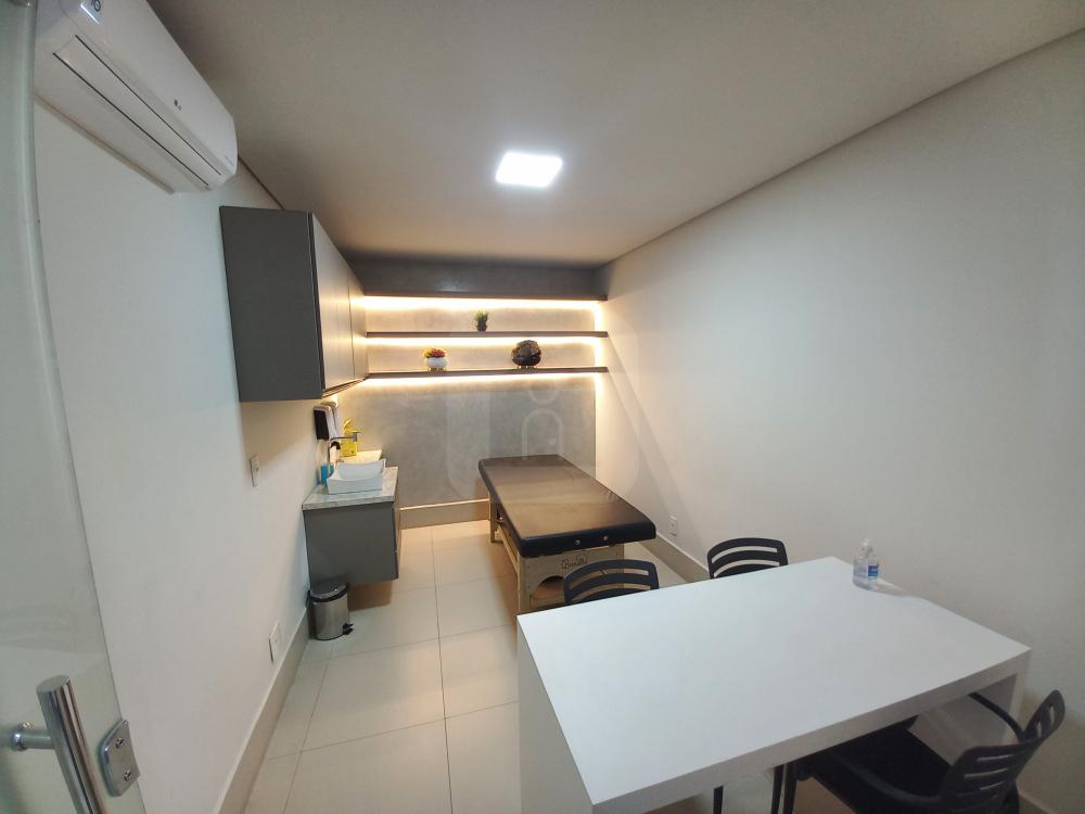 Alugar Comercial / Sala Comercial em Uberl&acirc;ndia R$ 8.500,00 - Foto 4