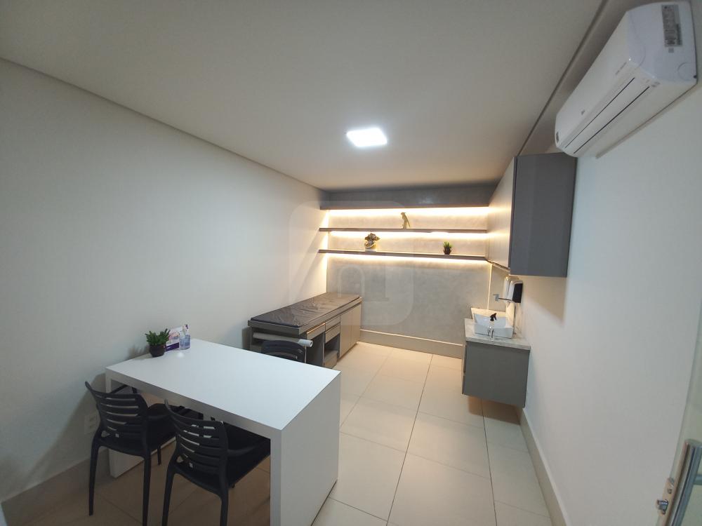 Alugar Comercial / Sala Comercial em Uberl&acirc;ndia R$ 8.500,00 - Foto 7