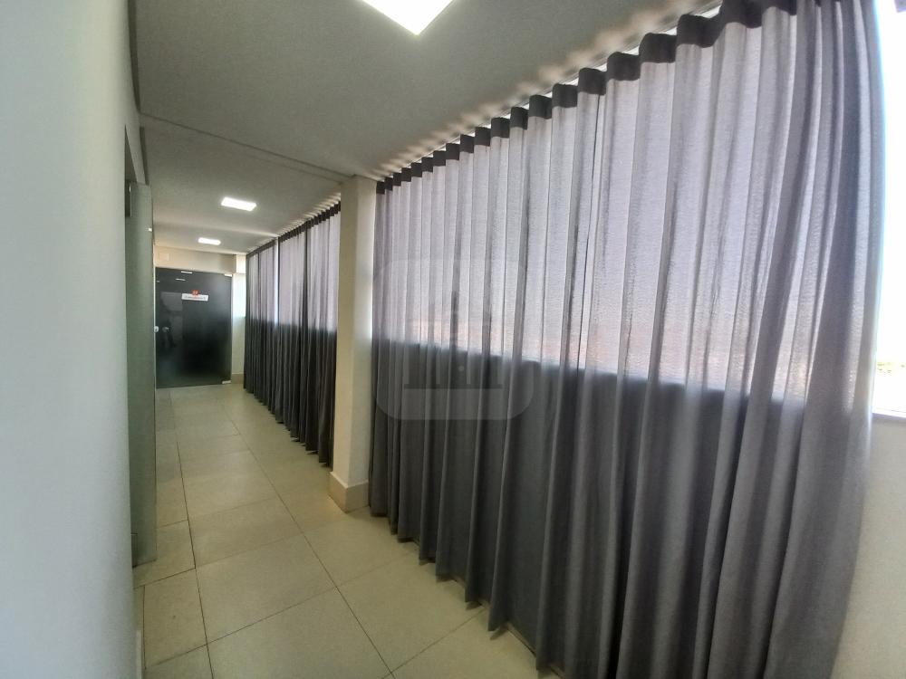 Alugar Comercial / Sala Comercial em Uberl&acirc;ndia R$ 8.500,00 - Foto 3