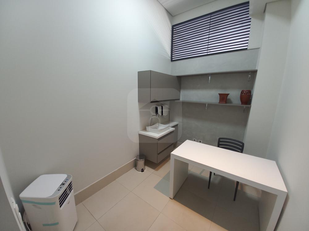 Alugar Comercial / Sala Comercial em Uberl&acirc;ndia R$ 8.500,00 - Foto 8