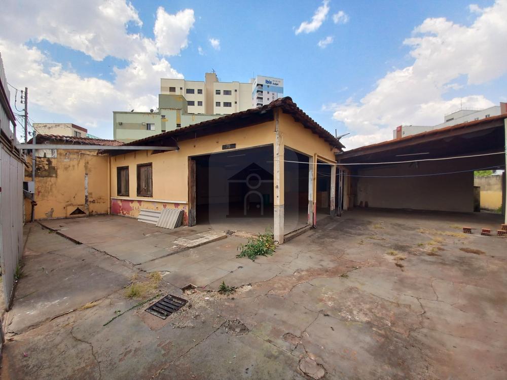 Alugar Comercial / Barrac&atilde;o em Uberl&acirc;ndia R$ 4.000,00 - Foto 1