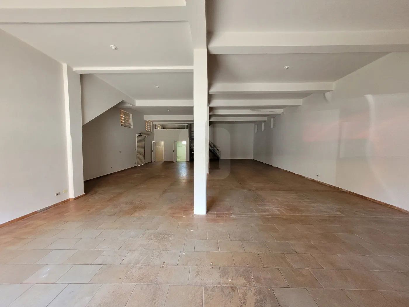 Alugar Comercial / Loja em Uberl&acirc;ndia R$ 7.000,00 - Foto 2