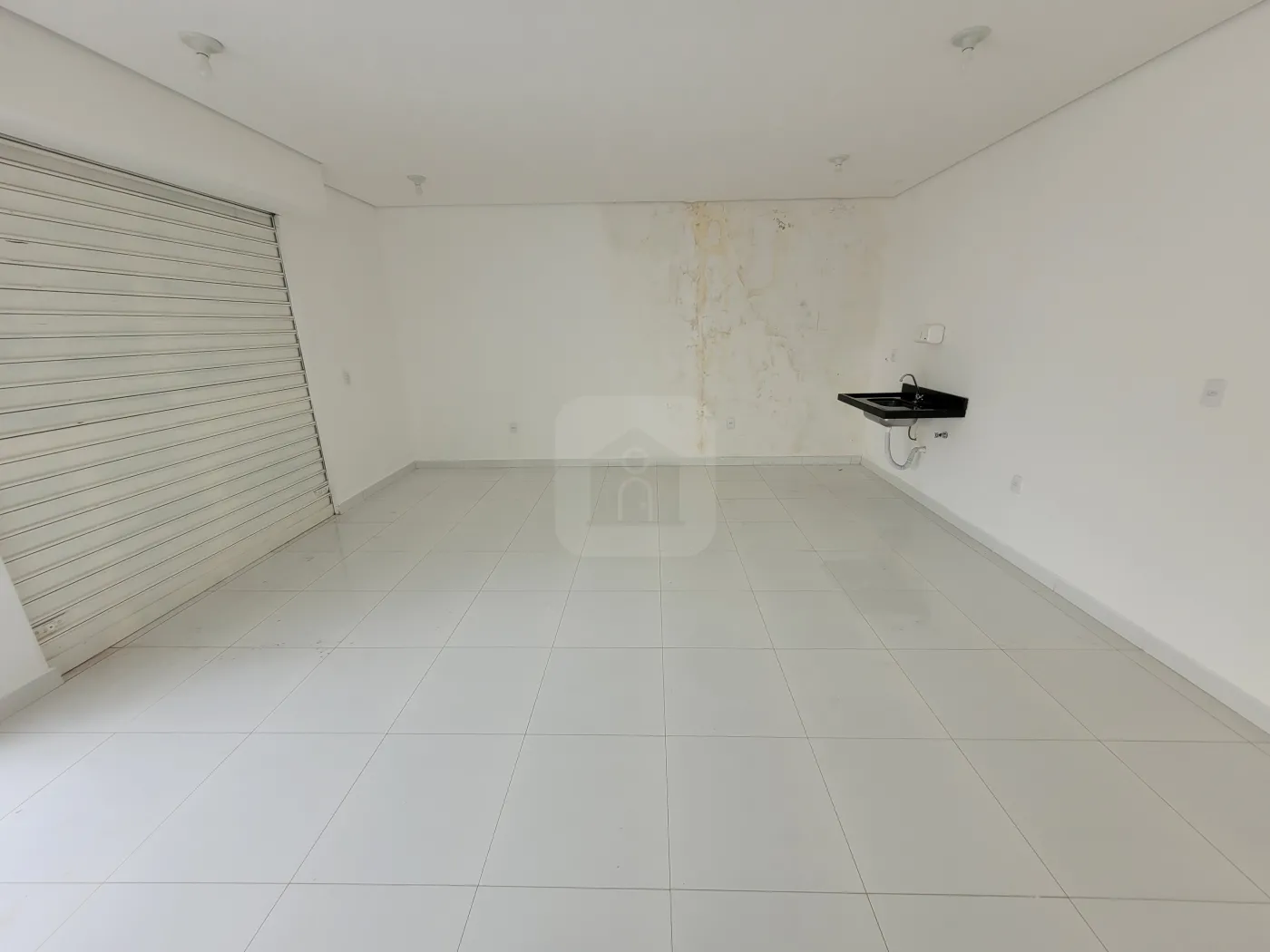 Alugar Comercial / Loja em Uberl&acirc;ndia R$ 2.400,00 - Foto 3