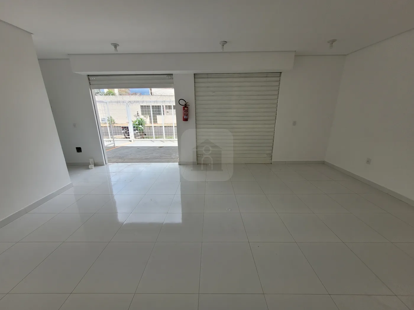 Alugar Comercial / Loja em Uberl&acirc;ndia R$ 2.400,00 - Foto 4