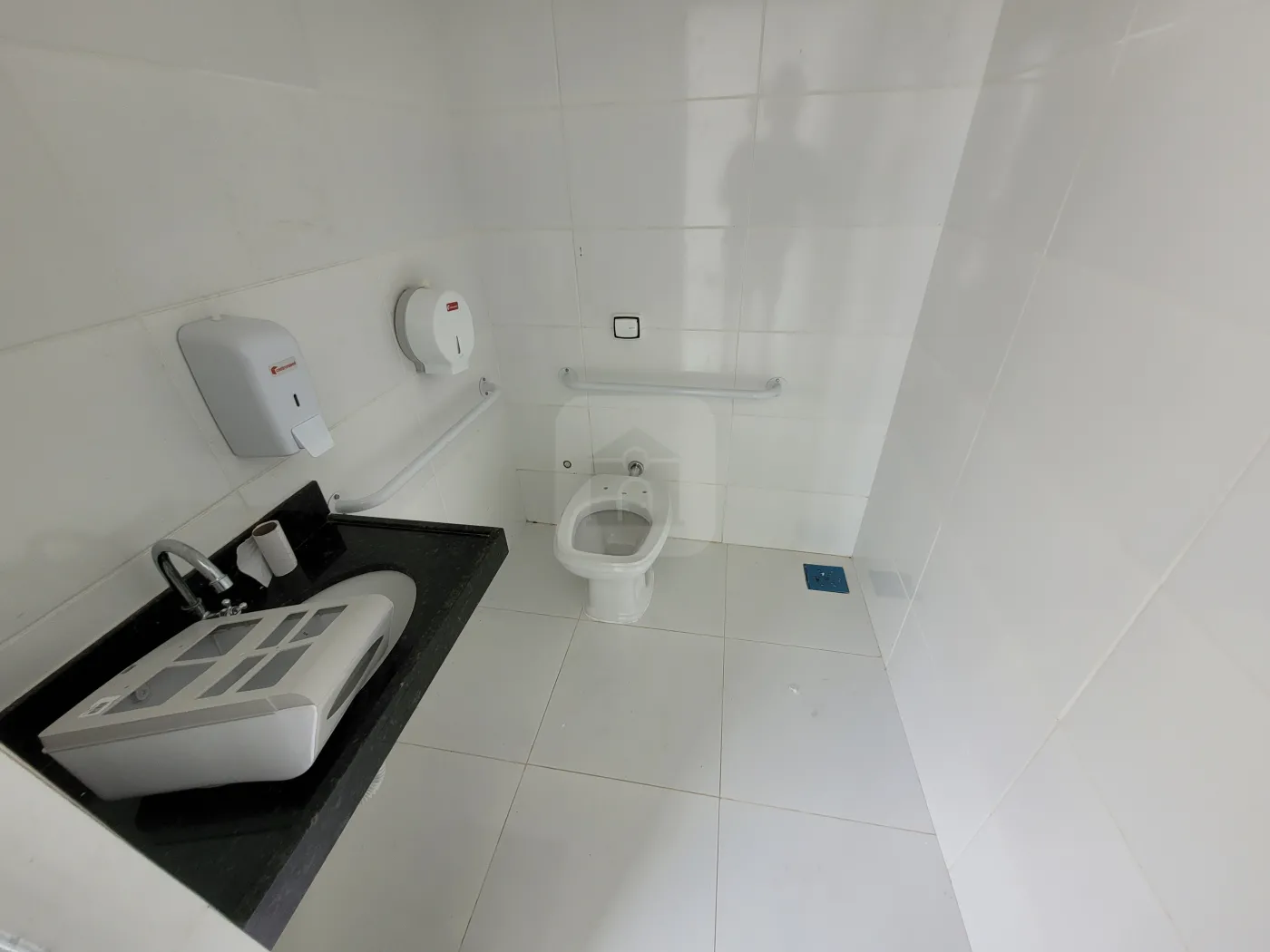 Alugar Comercial / Loja em Uberl&acirc;ndia R$ 2.400,00 - Foto 6