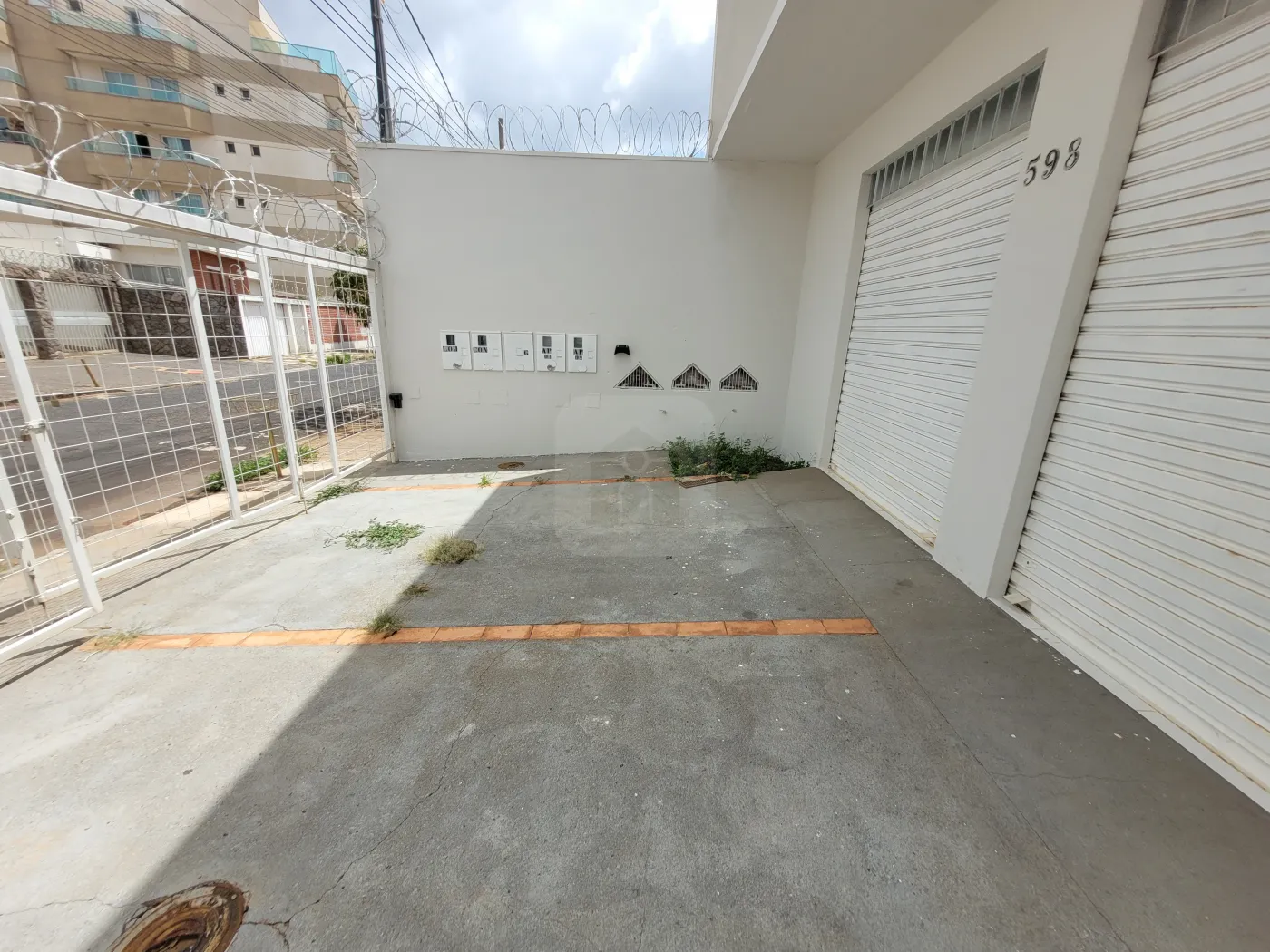 Alugar Comercial / Loja em Uberl&acirc;ndia R$ 2.400,00 - Foto 8