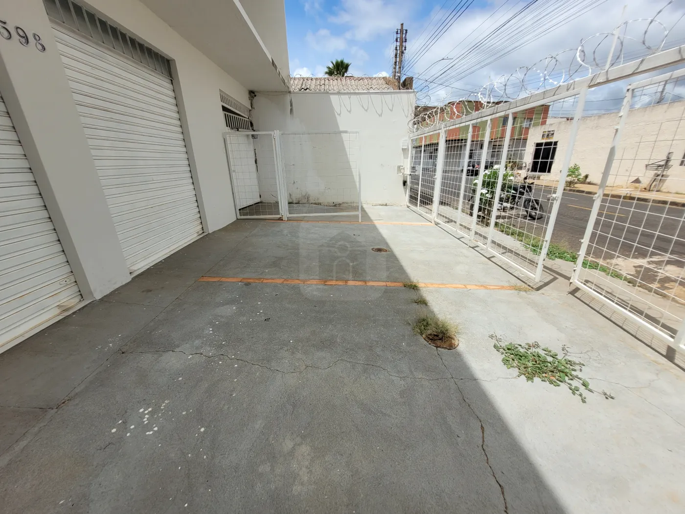 Alugar Comercial / Loja em Uberl&acirc;ndia R$ 2.400,00 - Foto 9