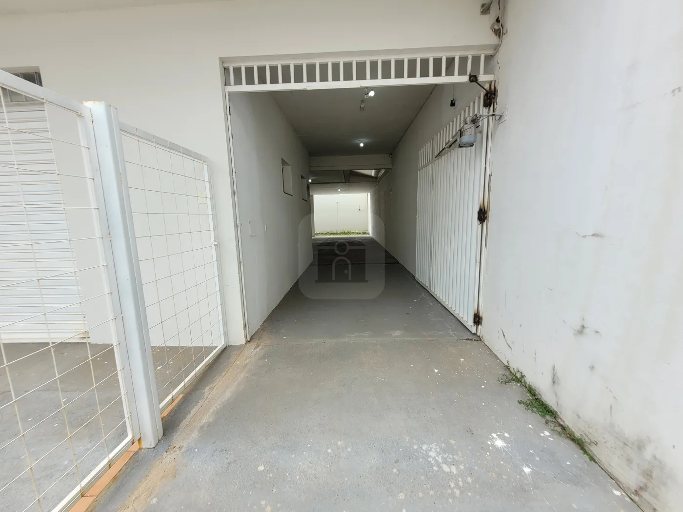 Alugar Comercial / Loja em Uberl&acirc;ndia R$ 2.400,00 - Foto 7