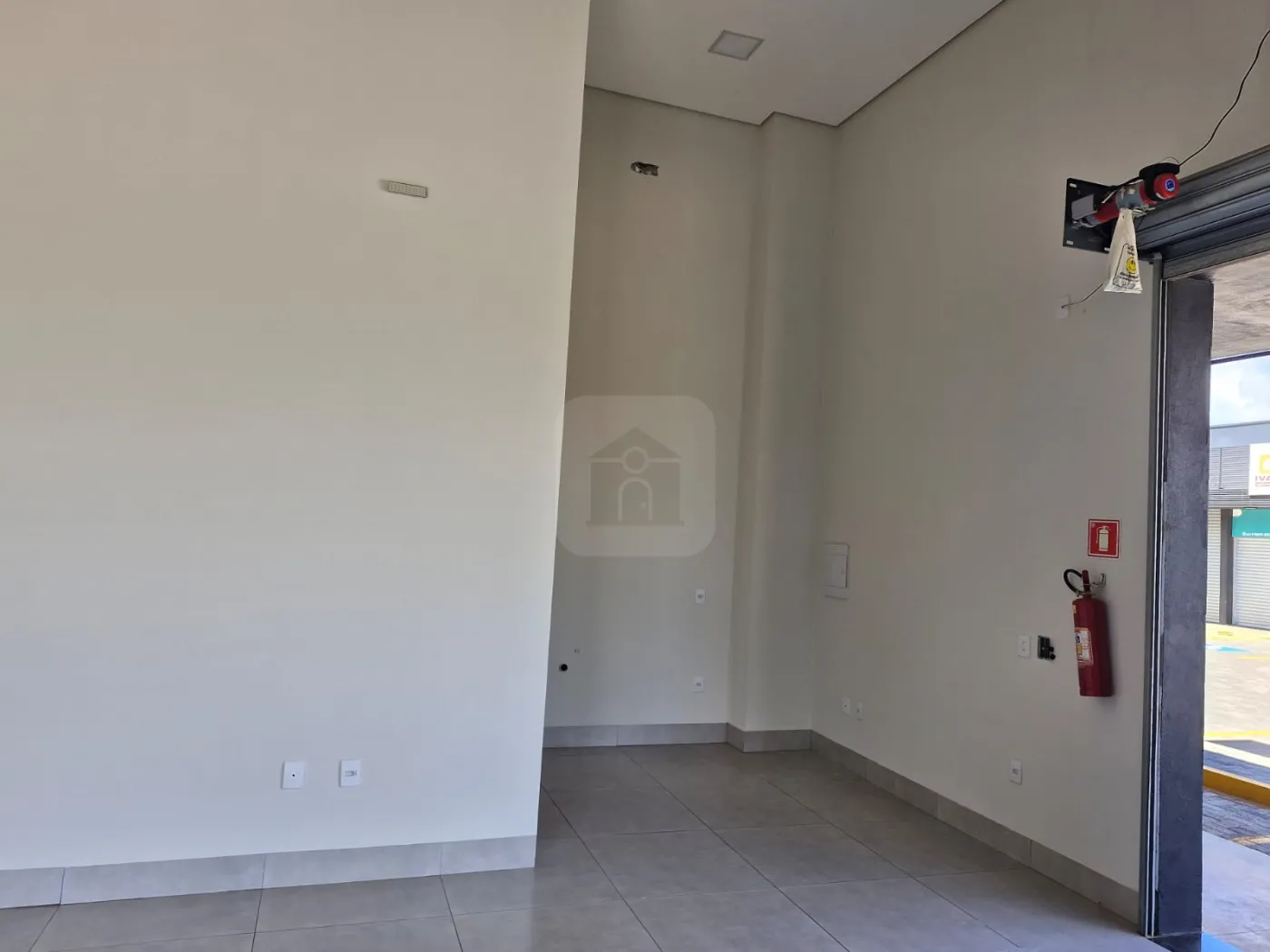 Alugar Comercial / Loja em Uberl&acirc;ndia R$ 4.600,00 - Foto 5