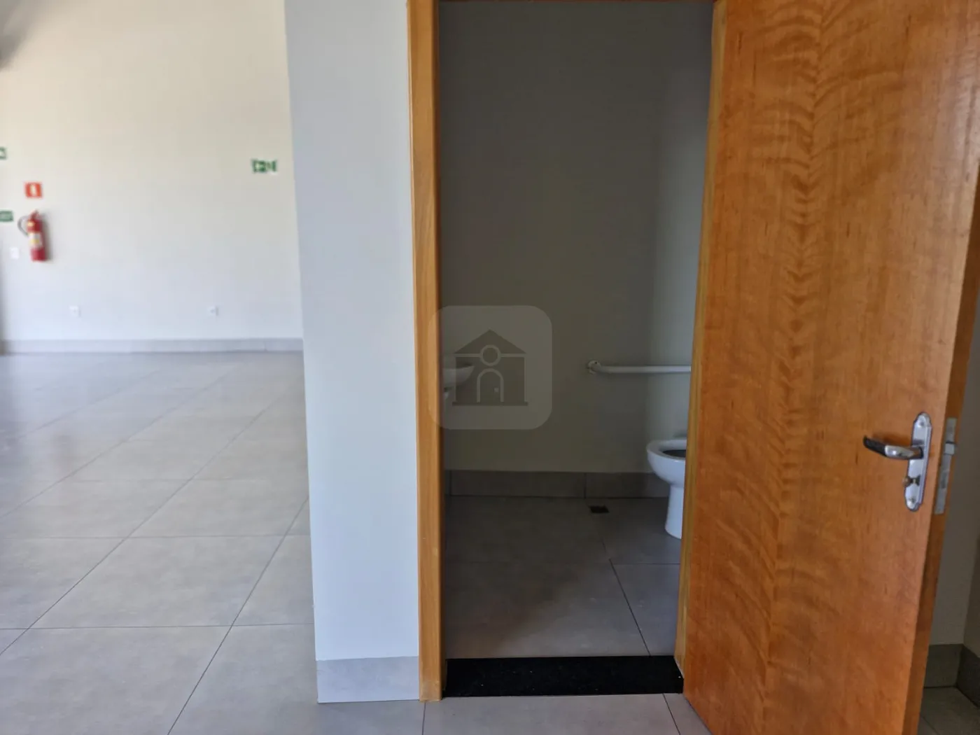 Alugar Comercial / Loja em Uberl&acirc;ndia R$ 4.600,00 - Foto 6