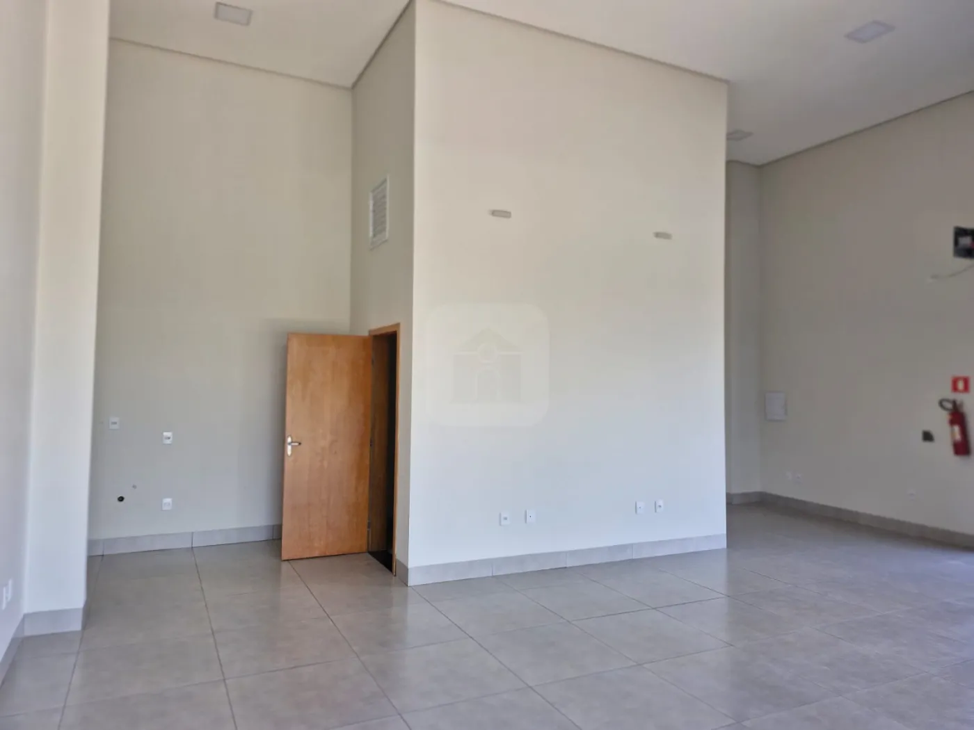 Alugar Comercial / Loja em Uberl&acirc;ndia R$ 4.600,00 - Foto 7