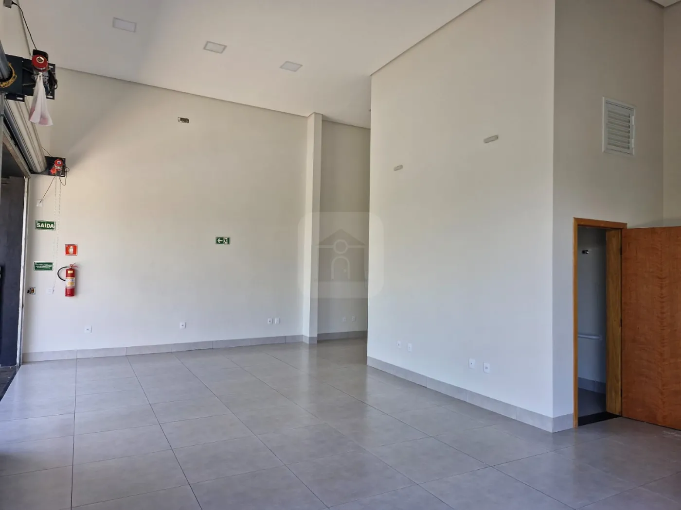 Alugar Comercial / Loja em Uberl&acirc;ndia R$ 4.600,00 - Foto 9