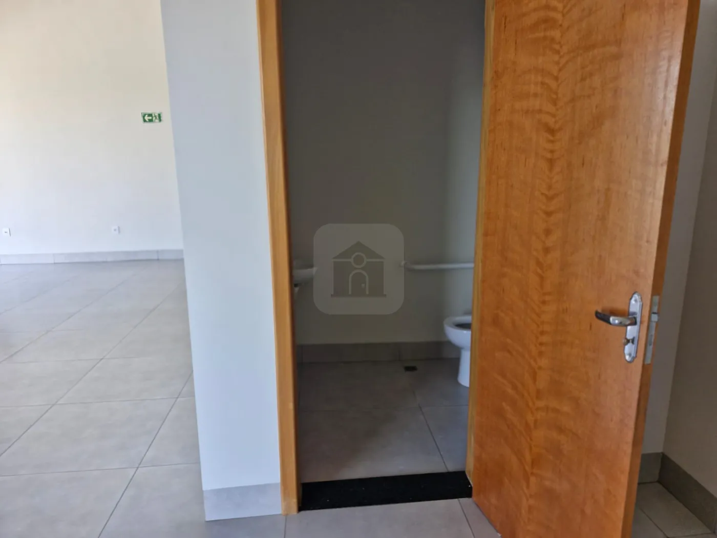 Alugar Comercial / Loja em Uberl&acirc;ndia R$ 4.600,00 - Foto 11