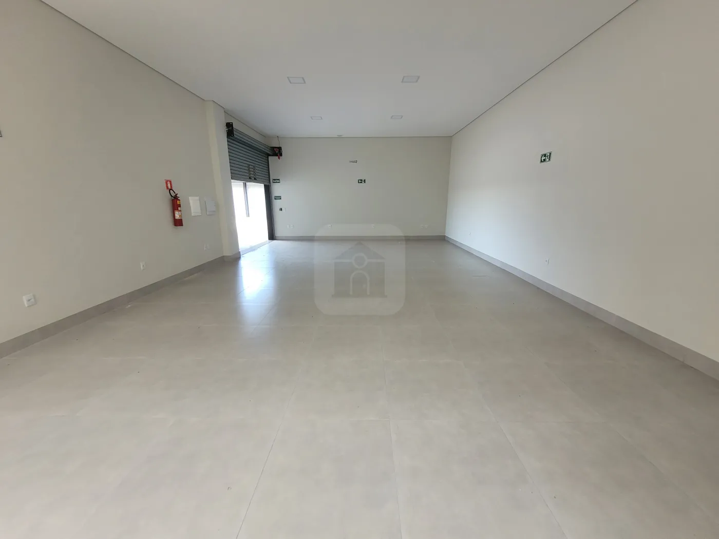 Alugar Comercial / Loja em Uberl&acirc;ndia R$ 3.700,00 - Foto 2