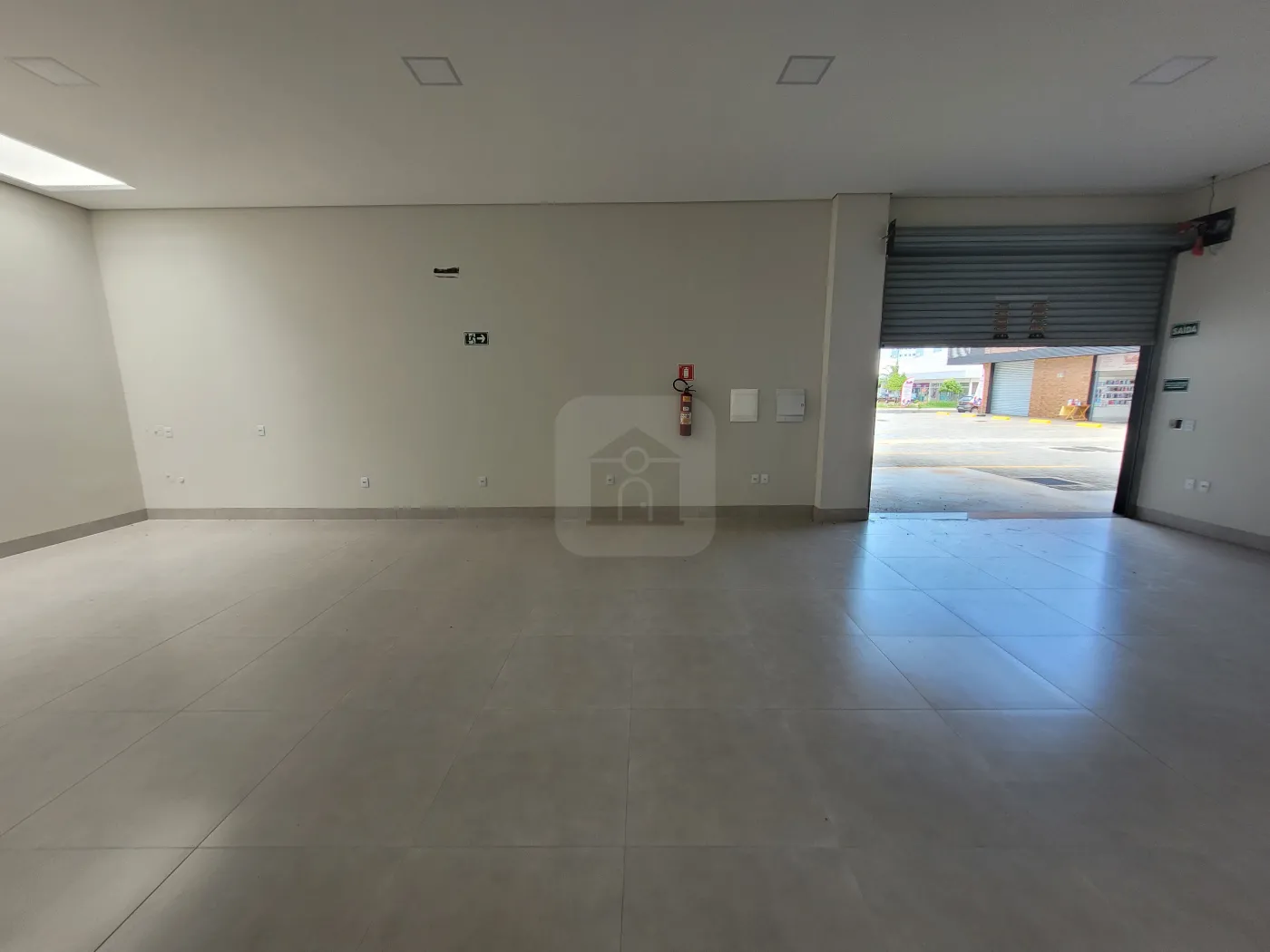 Alugar Comercial / Loja em Uberl&acirc;ndia R$ 3.700,00 - Foto 3