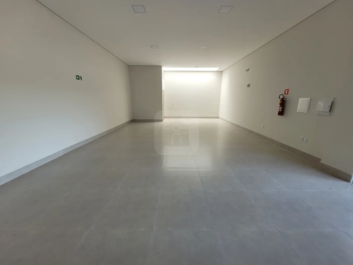 Alugar Comercial / Loja em Uberl&acirc;ndia R$ 3.700,00 - Foto 4