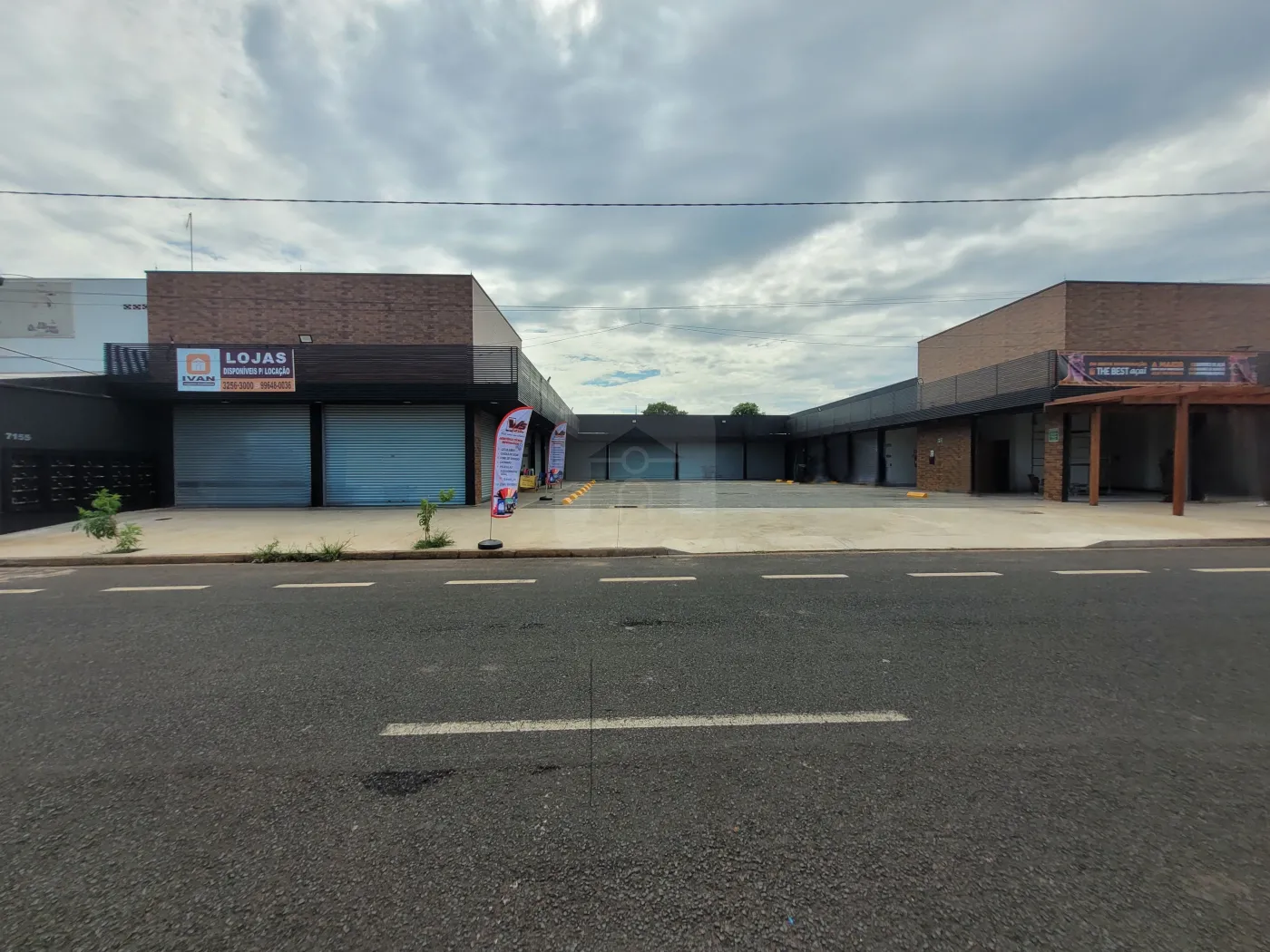 Alugar Comercial / Loja em Uberl&acirc;ndia R$ 1.800,00 - Foto 1