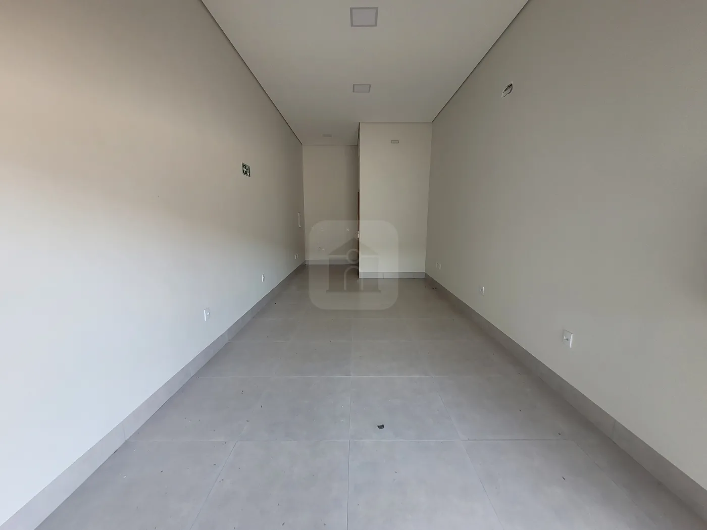 Alugar Comercial / Loja em Uberl&acirc;ndia R$ 1.800,00 - Foto 3