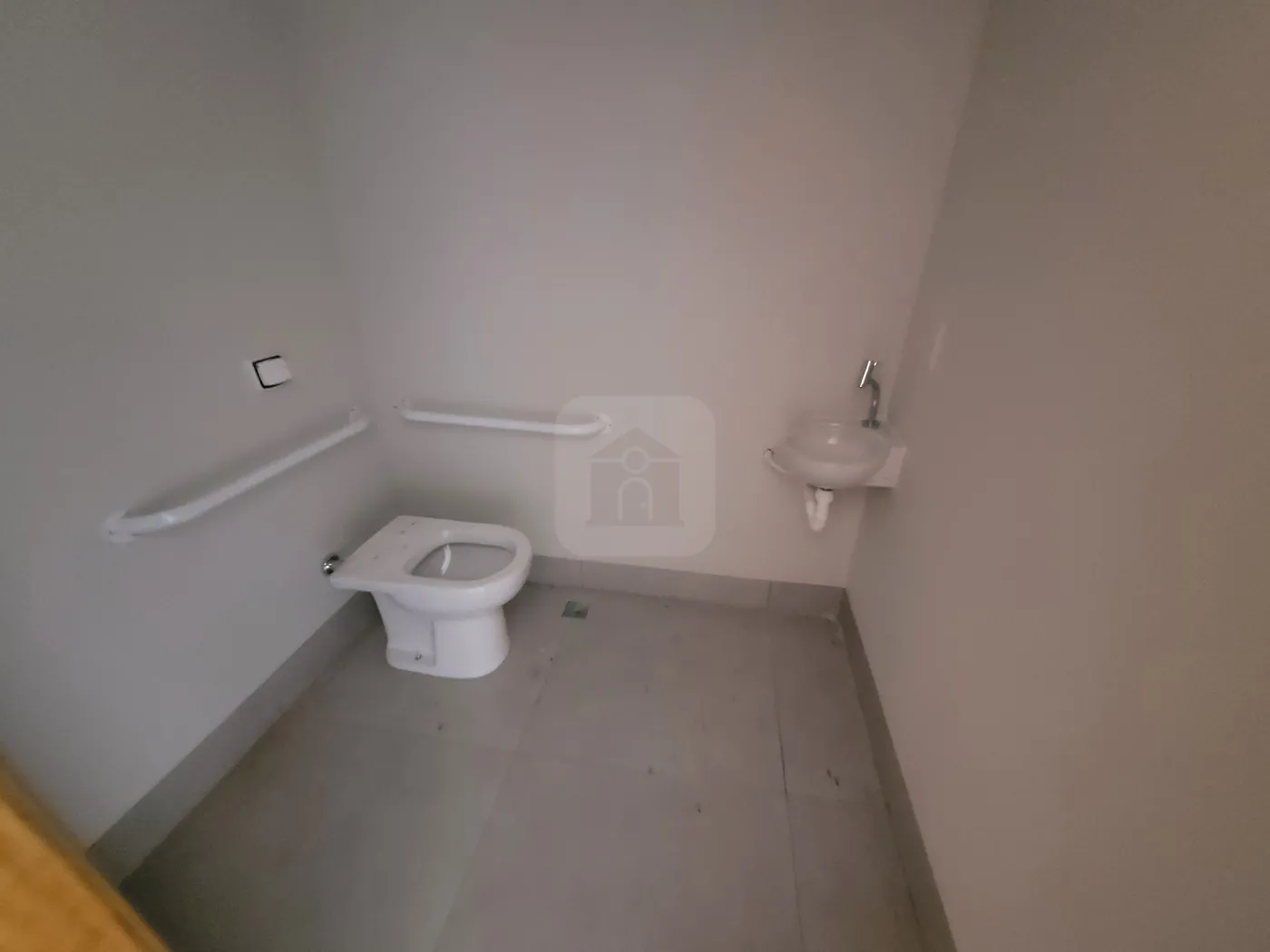 Alugar Comercial / Loja em Uberl&acirc;ndia R$ 1.800,00 - Foto 4