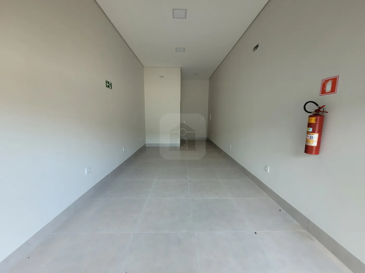 Alugar Comercial / Loja em Uberl&acirc;ndia R$ 1.800,00 - Foto 3