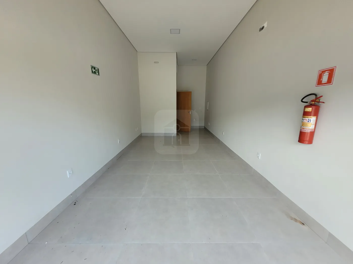 Alugar Comercial / Loja em Uberl&acirc;ndia R$ 1.800,00 - Foto 3