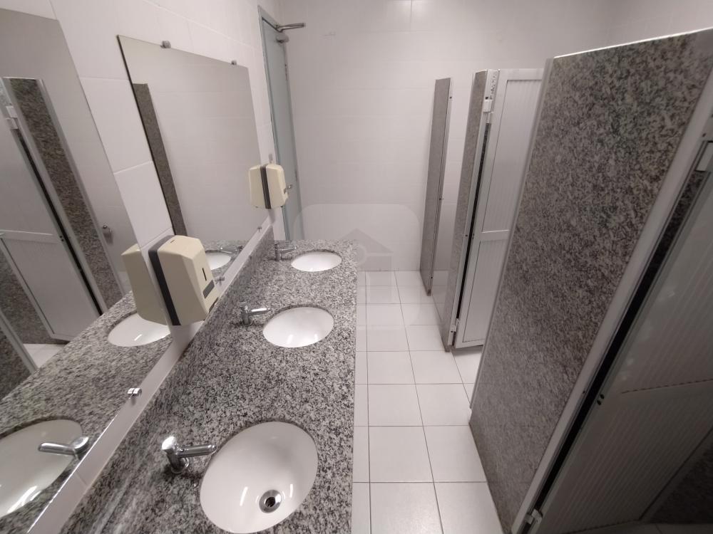 Alugar Comercial / Loja em Uberl&acirc;ndia R$ 24.000,00 - Foto 27