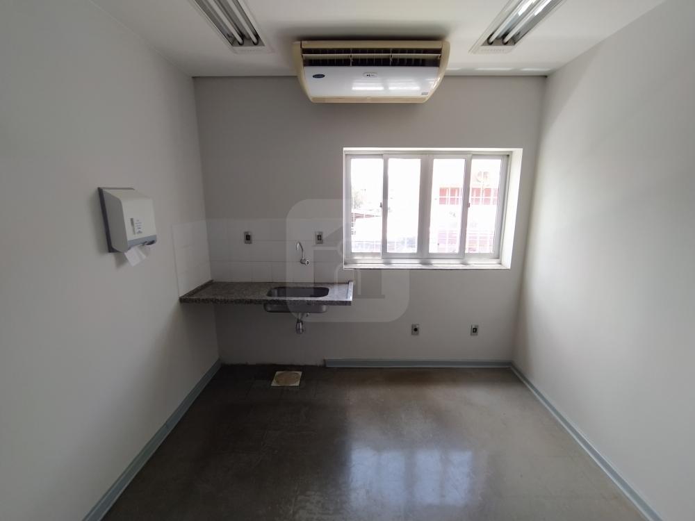 Alugar Comercial / Loja em Uberl&acirc;ndia R$ 24.000,00 - Foto 18